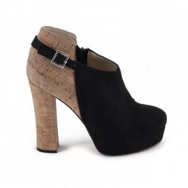Ecological cork boots
